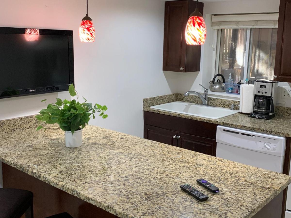 Renovated English Basement 2Bdrm Home Near Metro Washington Extérieur photo