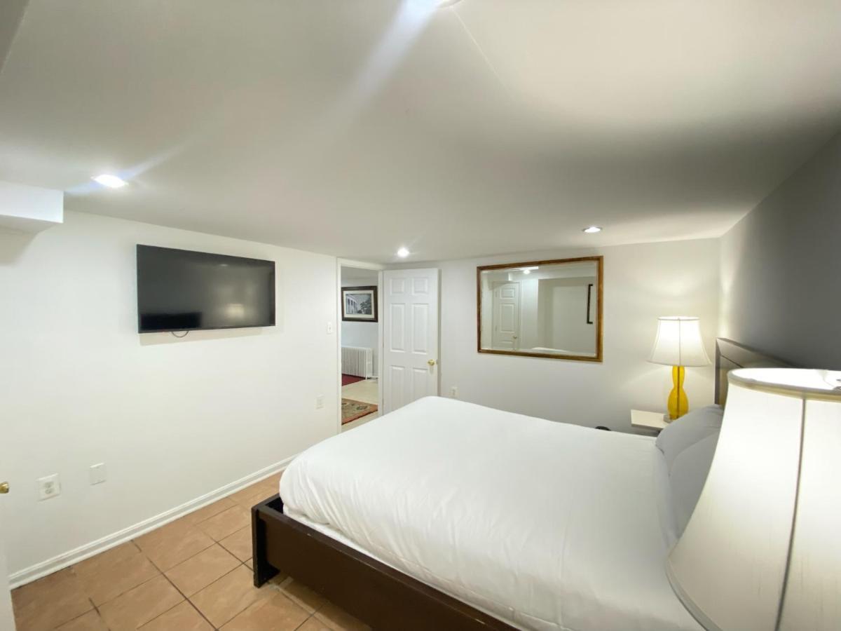 Renovated English Basement 2Bdrm Home Near Metro Washington Extérieur photo